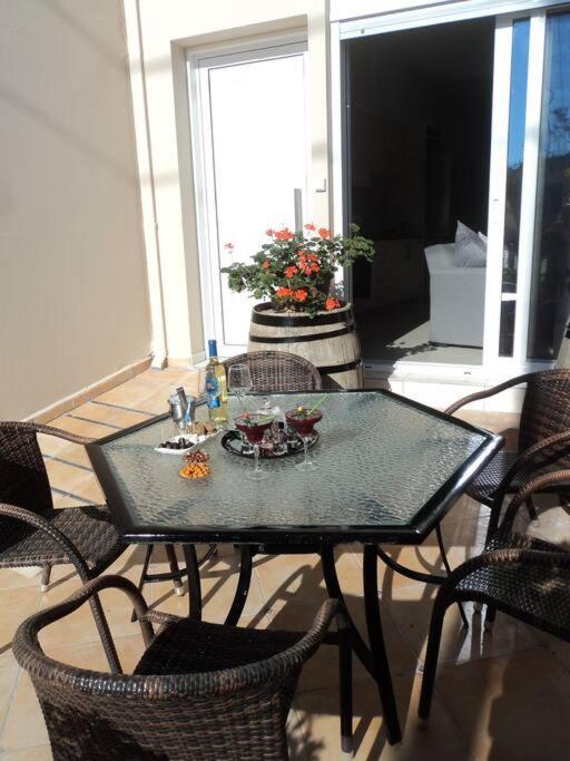 The Getaway Apartment Agia Marina Exterior foto